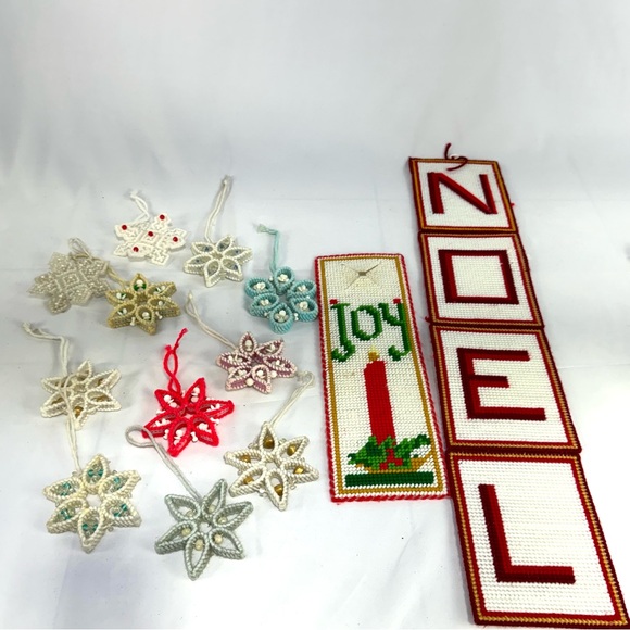 Vintage Lot of 1950’s handmade yarn craft and beaded mini wreath ornaments - Picture 10 of 12